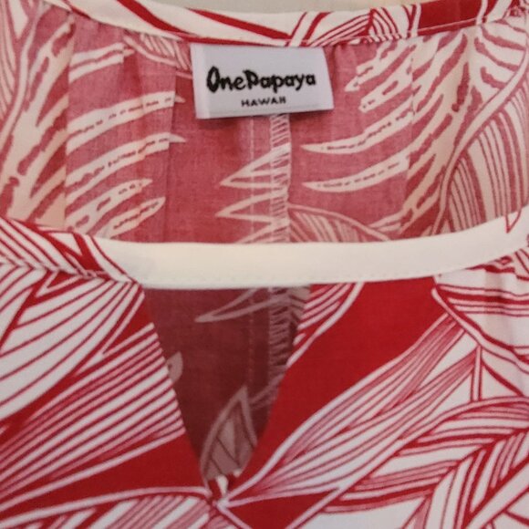 One Papaya Hawaii Hawaiian flowered top - Picture 5 of 5
